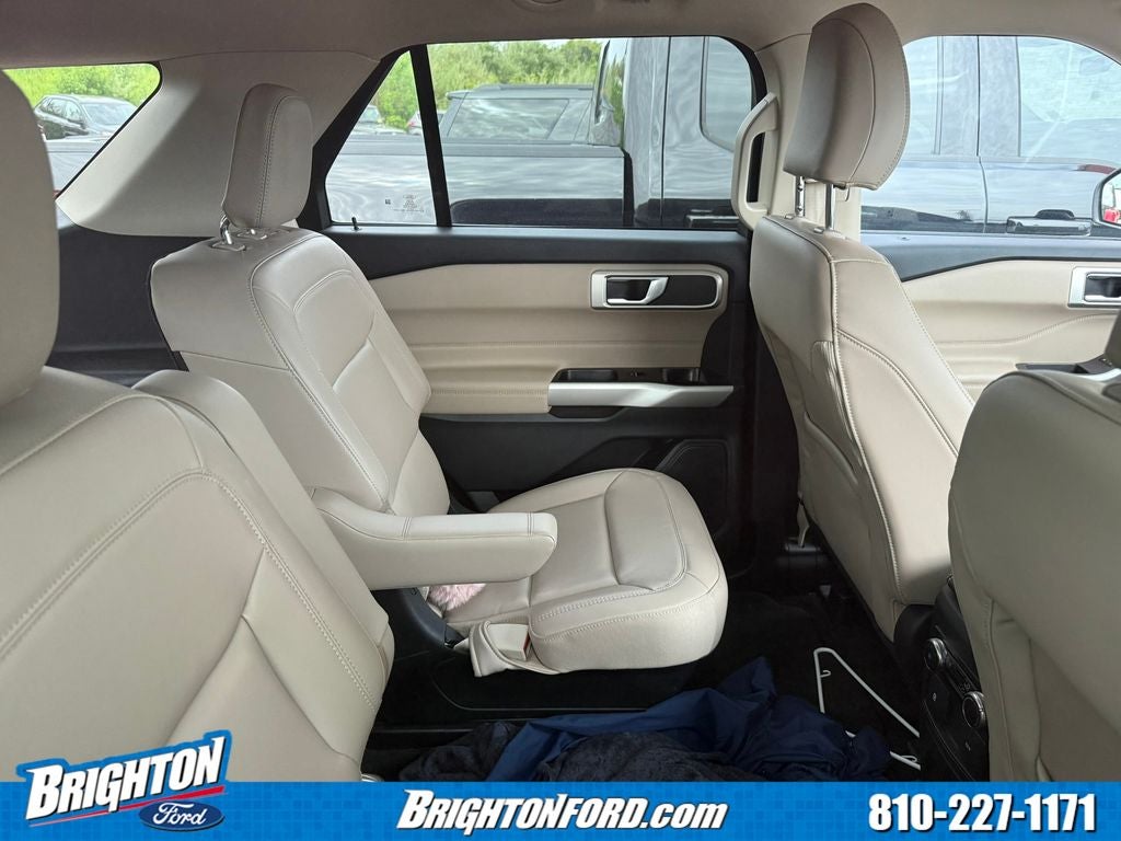 2023 Ford Explorer XLT 4WD's photo
