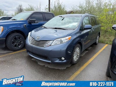 2017 Toyota Sienna XLE 8 Passenger