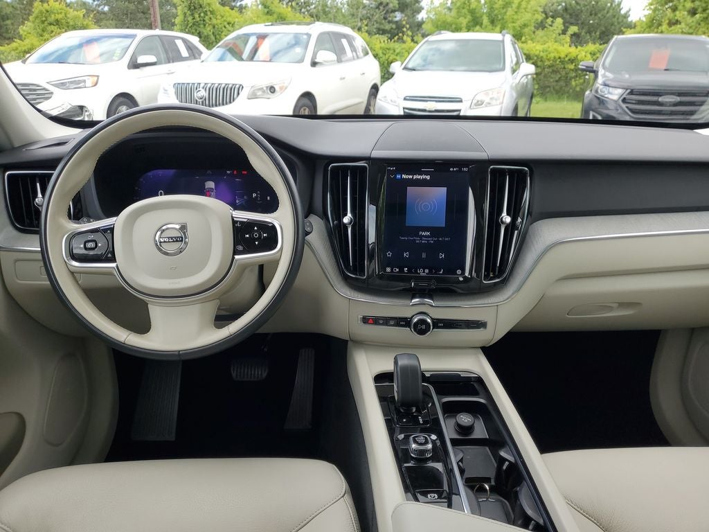 2023 Volvo XC60 B5 Plus Bright Theme