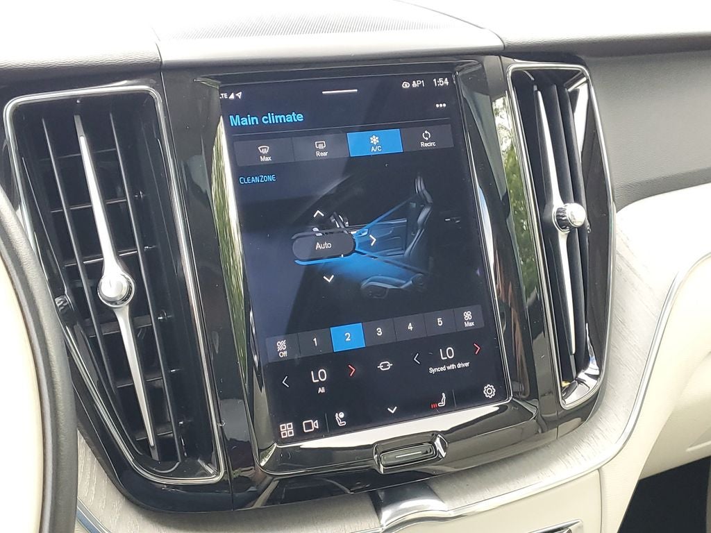 2023 Volvo XC60 B5 Plus Bright Theme