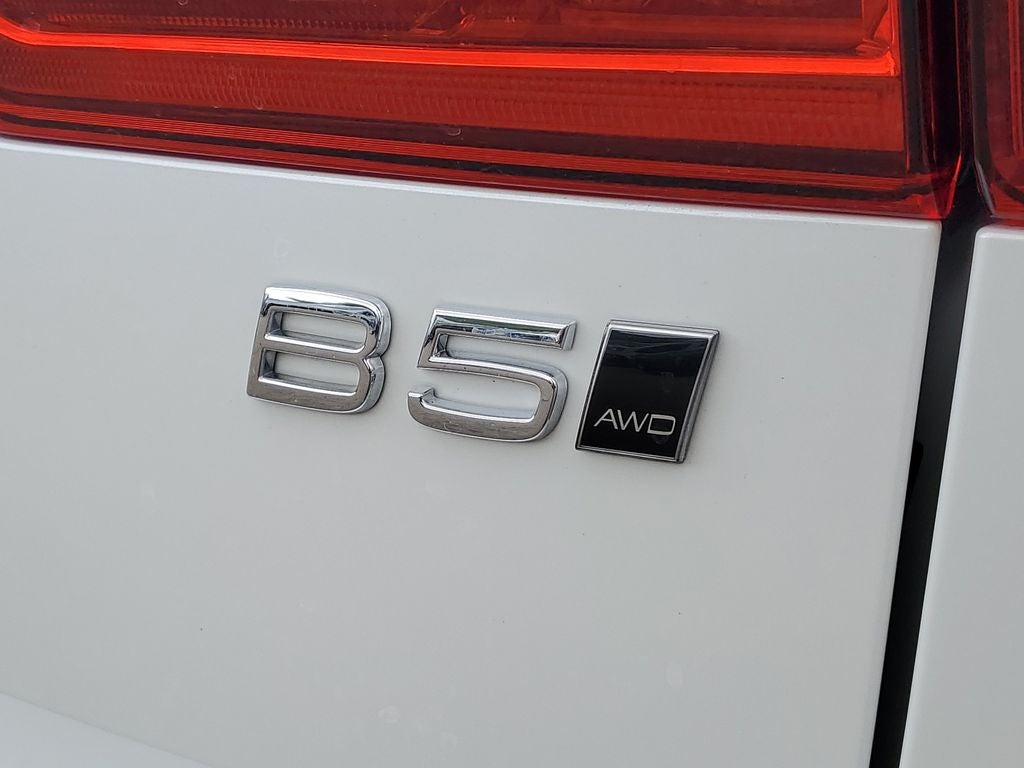 2023 Volvo XC60 B5 Plus Bright Theme